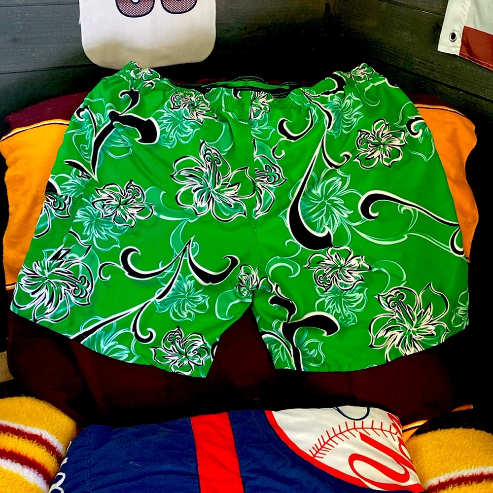 Men's Speedo 2XLG swim trunks green w/ black design